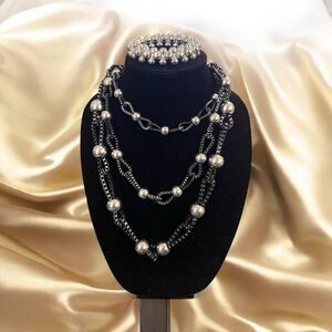 🎁FREE🎁 Bracelet with Beautiful Silver Necklace and Black Chains.